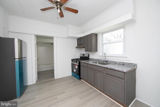 Building Photo - 1112 Collings Ave