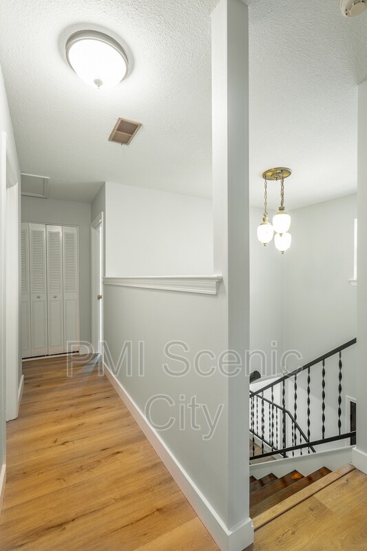 Building Photo - 508 Briar Park Ln