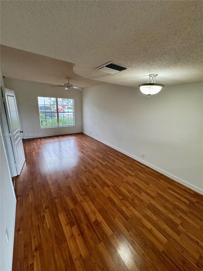 Building Photo - 16743 Hemingway Dr
