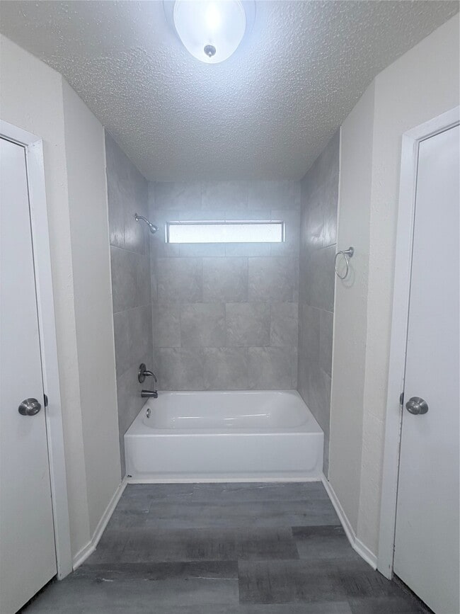 Building Photo - 8119 Knightwood Forest Dr
