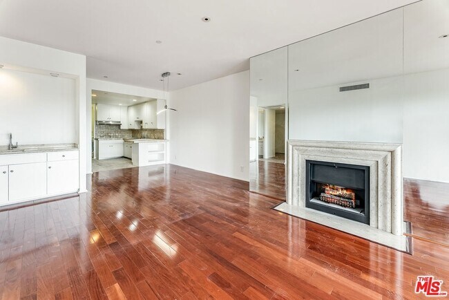 Building Photo - 10551 Wilshire Blvd