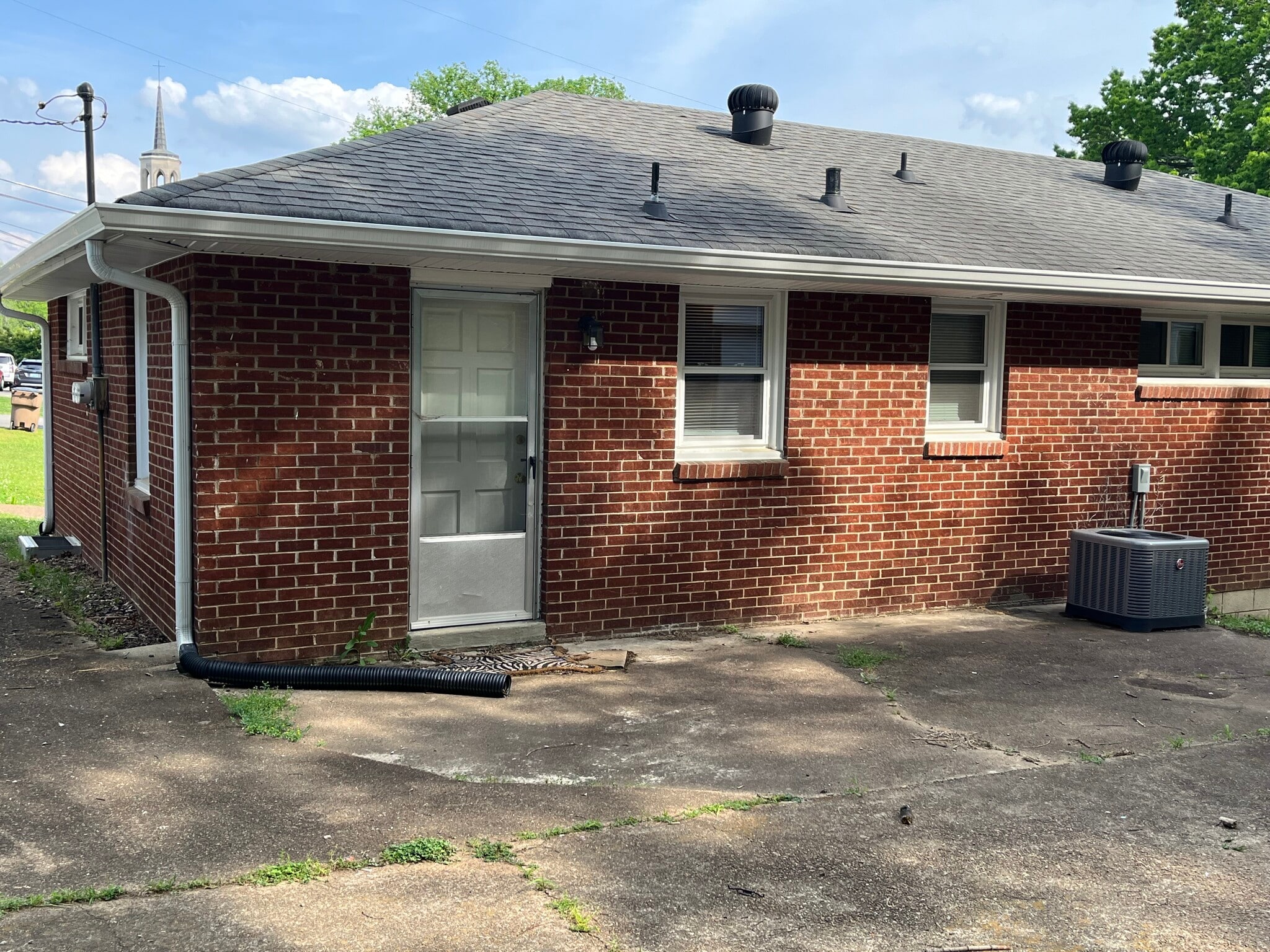 Building Photo - 3003 Oakland Ave