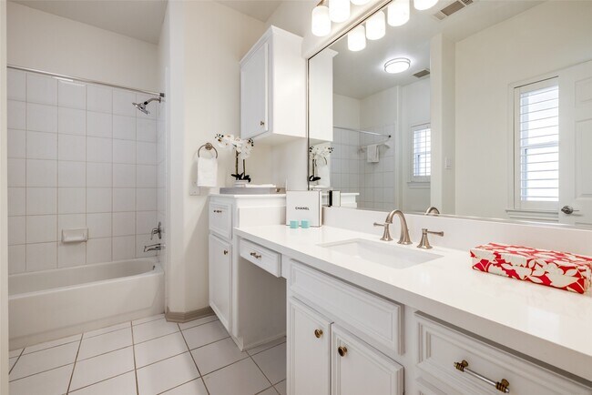 Building Photo - 2019 Morse St