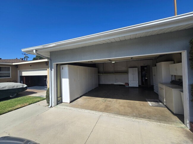 Building Photo - Spacious Single Family Home in Garden Grove for Lease