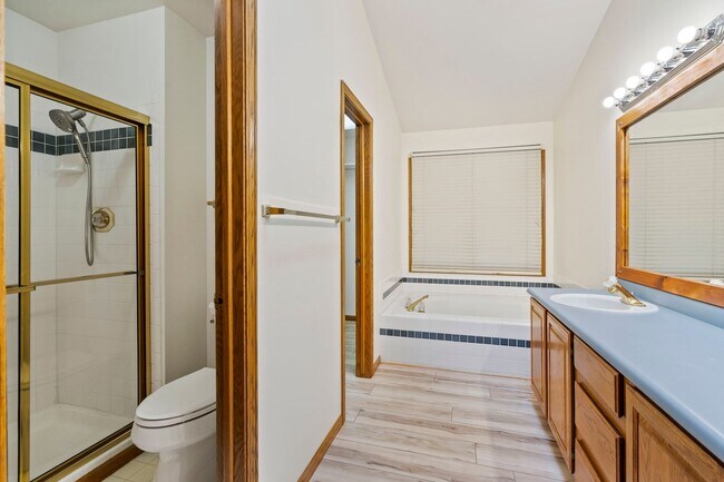Building Photo - Spacious Home in a Great Location!