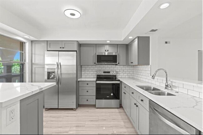 Building Photo - 2304 Lucaya Ln