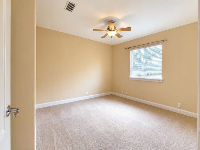 Building Photo - Now Available for Rent – 4/3 with flex room