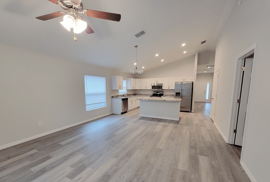 Building Photo - 329 Marion Oaks Blvd