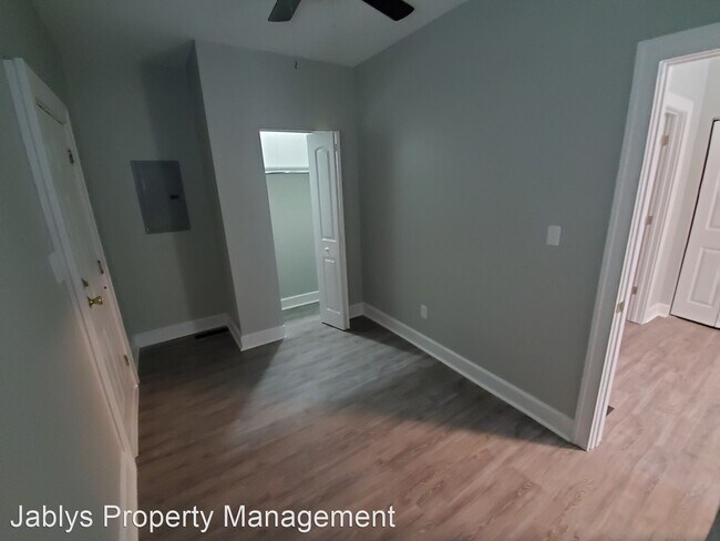 Building Photo - 3 br, 1 bath House - 902 Park Ave