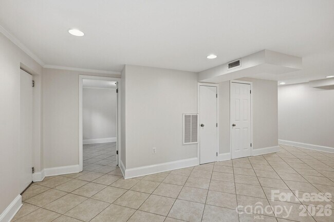 Building Photo - 3101 Selwyn Ave