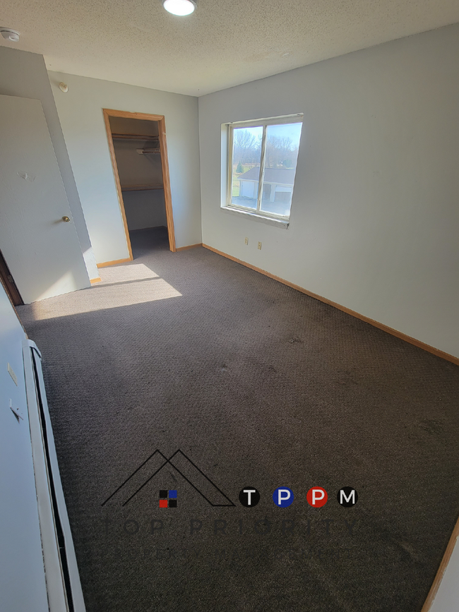 Building Photo - ** WINTER MOVE IN SPECIAL ** 2 Bedroom | 1...