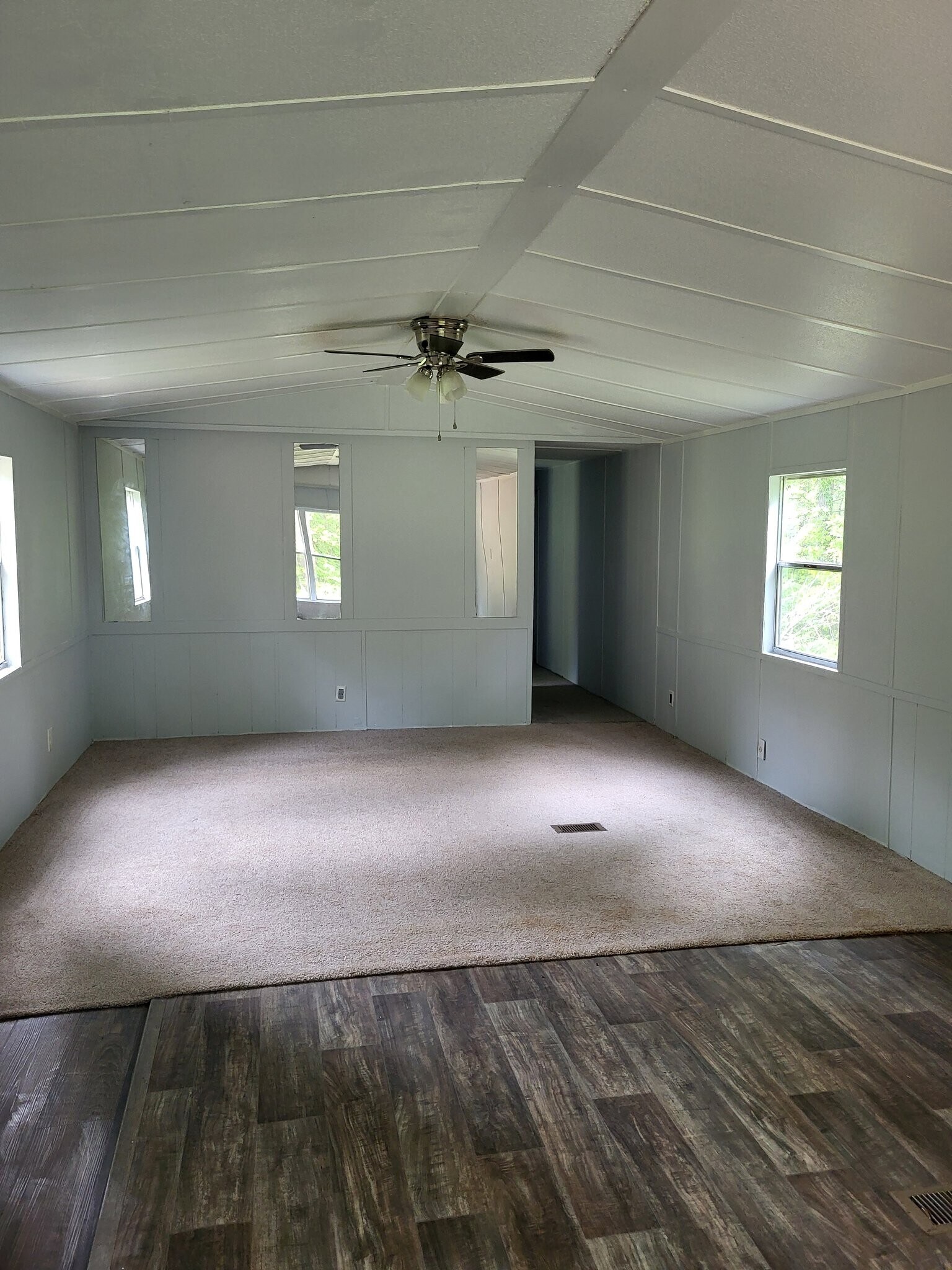 Building Photo - 196 Phoenix Dr