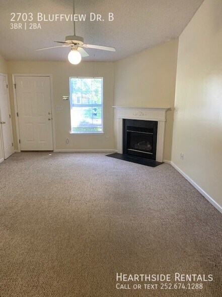 Building Photo - 2703 Bluff View Dr