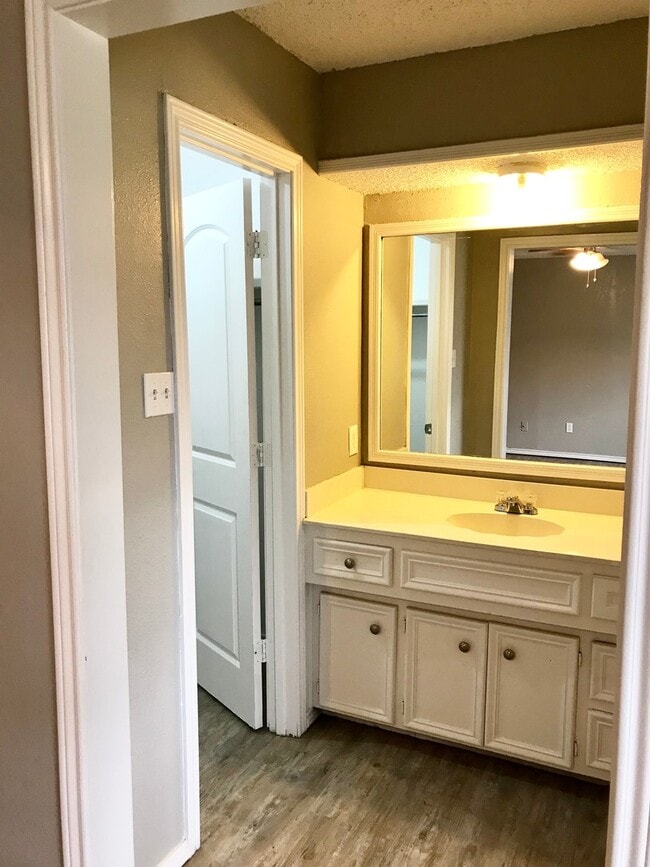 Building Photo - 8606 Geneva Ave