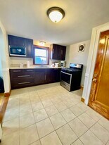 Building Photo - 82 Dimmock St