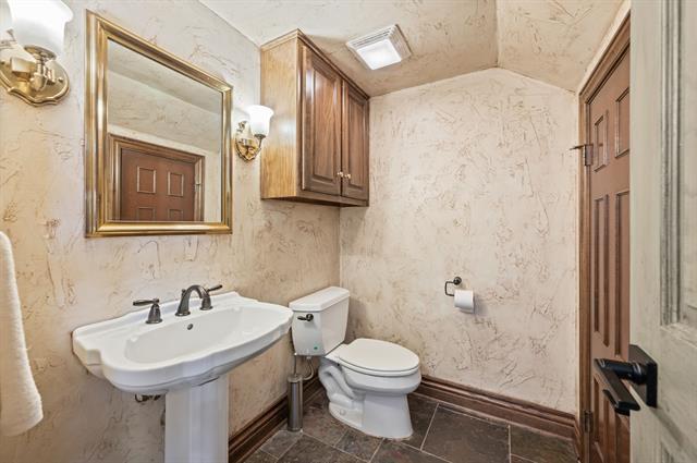 Building Photo - 208 Highpoint Cir