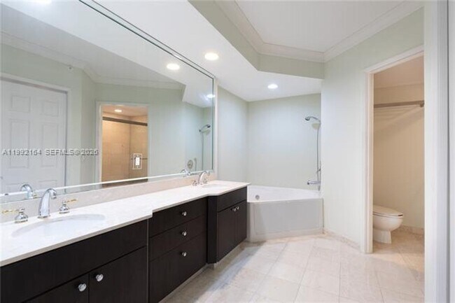 Building Photo - 3370 NE 190th St