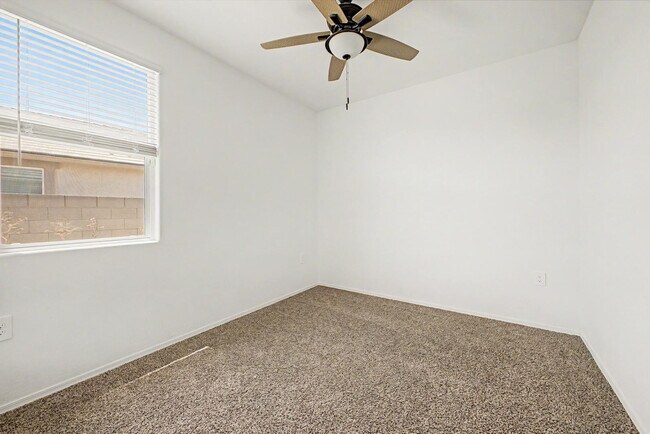 Building Photo - 1566 E Fletcher Dr