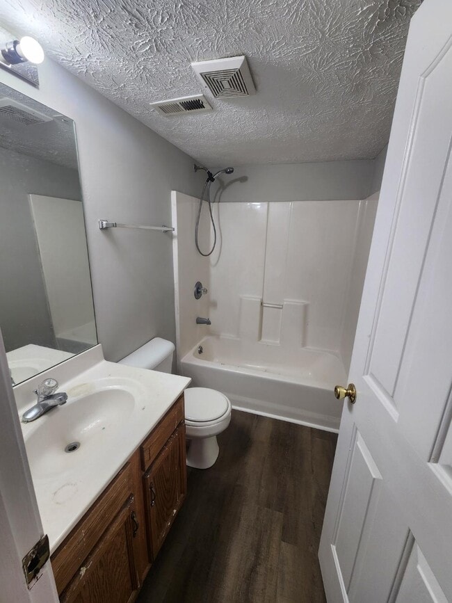 Building Photo - 113 Karen Ct