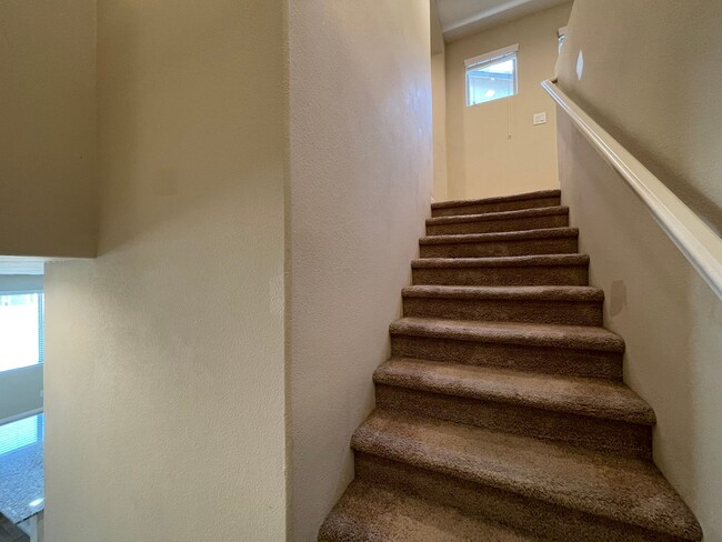Building Photo - 4 BED 2.5 BATH 2 CAR GARAGE SINGLE FAMILY ...