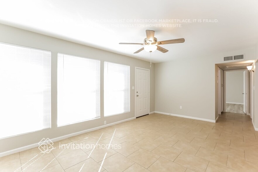 Building Photo - 436 W La Jolla Dr