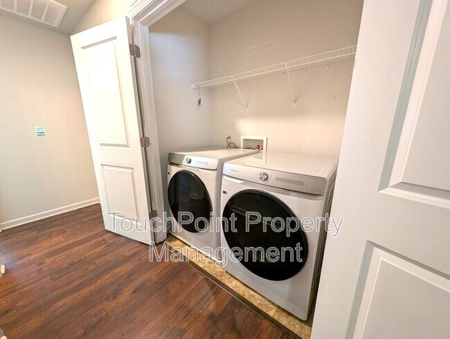 Building Photo - 2525 Mcintosh St