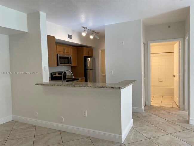 Building Photo - 2586 Centergate Dr