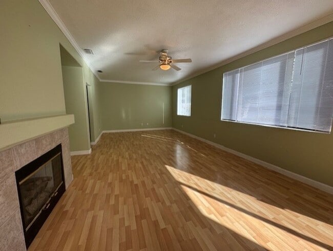 Building Photo - Gold River 4 Bedroom with Large Brick Patio in backyard!