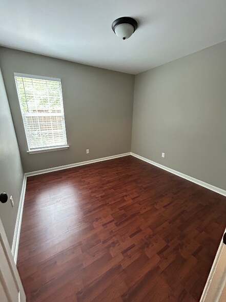 Building Photo - 6608 Sungate Dr S