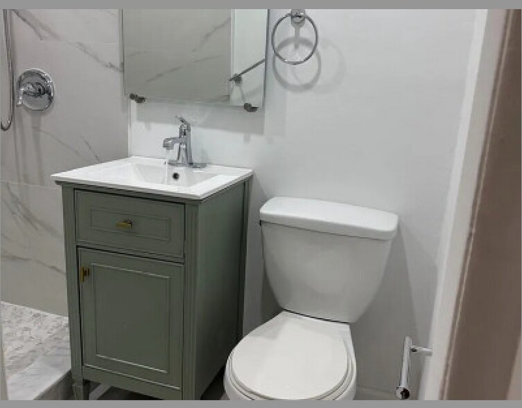 Building Photo - 2221 N Hoyne Ave