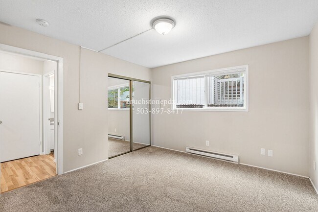 Building Photo - 706 NE 99th Ave