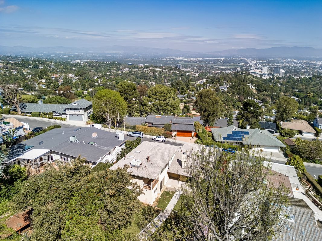Building Photo - 15470 Longbow Dr