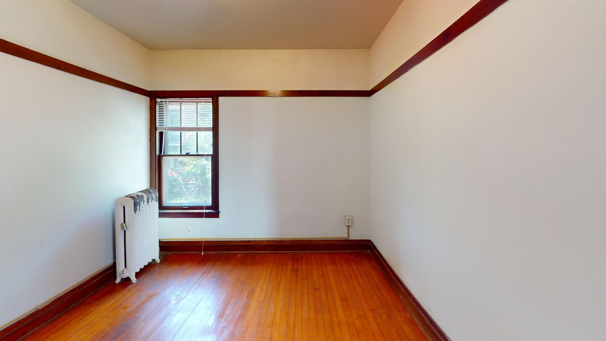 Building Photo - 1806 Kendall Ave