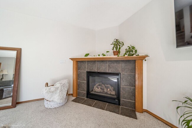 Building Photo - For Rent: Beautiful 3 Bed, 3 Bath Home in Desirable Eagle Ridge