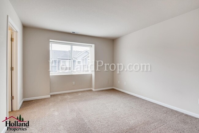 Building Photo - Stunning 3 Bedroom 2.5 bath Townhome in Hi...