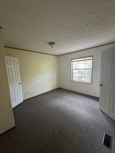 Building Photo - 629 Gunters Hill Rd