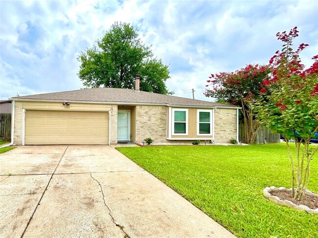 Building Photo - 1102 Beecroft Dr