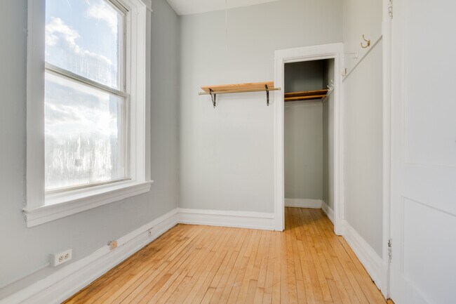 Building Photo - 2511 W Le Moyne St