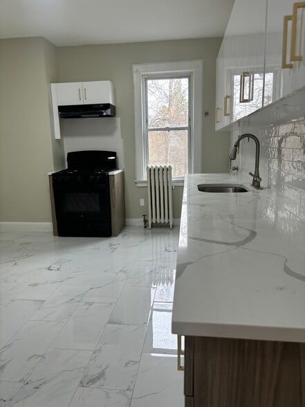 262 Ellis Ave 1 - 263 Ellis Ave