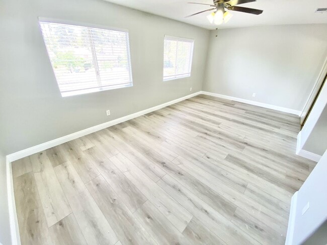Building Photo - STUNNING 2 BEDROOMS 2.5 BATHROOMS TWO STORY TOWNHOUSE IN GATED COMMUNITY!