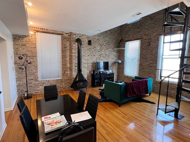 Building Photo - 2129 N Southport Ave