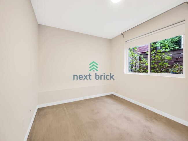 Building Photo - 3 Bed 2.5 Bath Greenwood Home