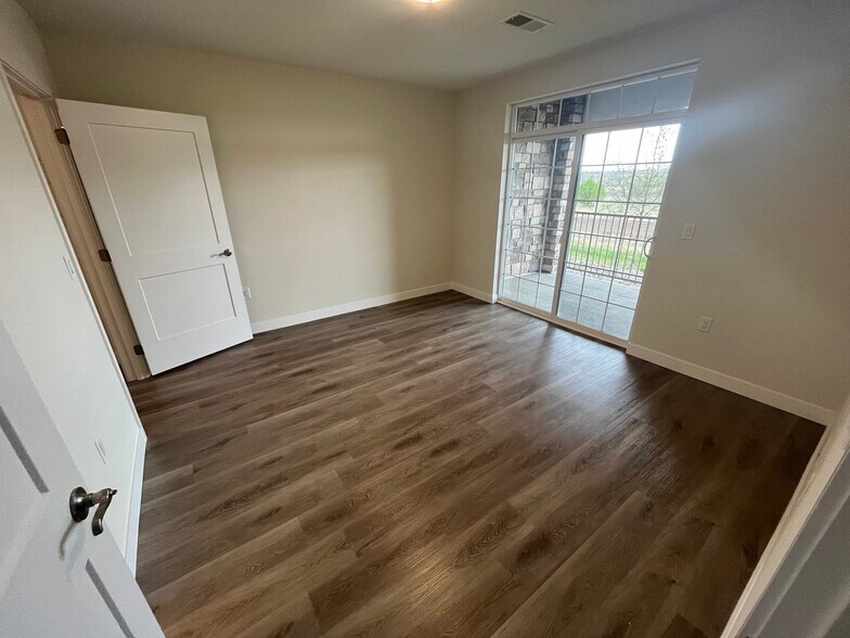 Building Photo - 18645 Stroh Rd