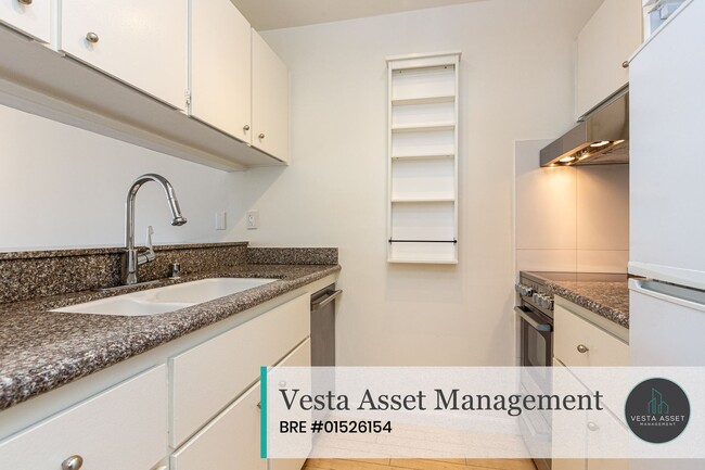 Building Photo - 135 Red Rock Way