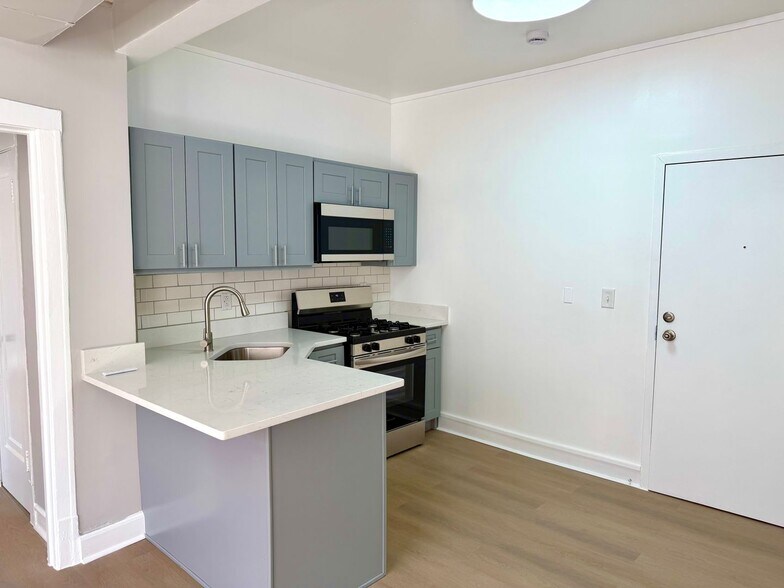 Building Photo - 802 N Bishop St