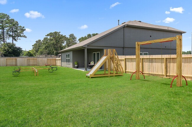 Building Photo - 16727 Hemlock Frst Ln