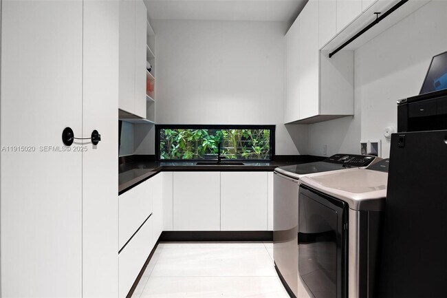 Building Photo - 77 SW 18th Terrace