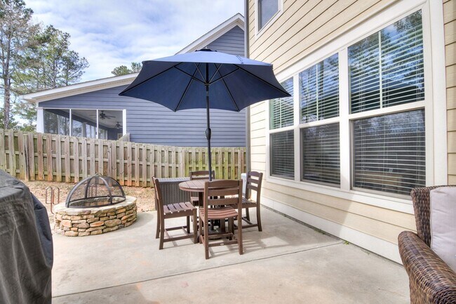 Building Photo - Gorgeous 5-Bedroom 3.5 Bath Home