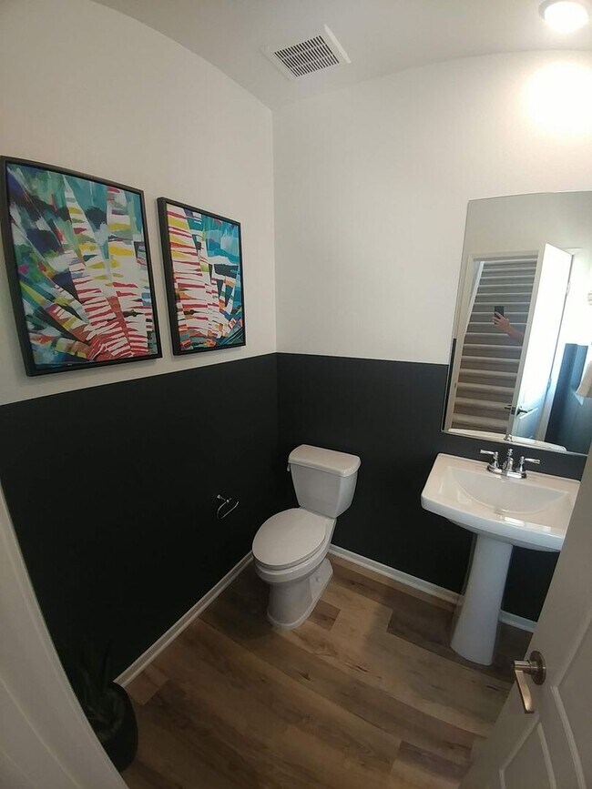 Building Photo - Your New Sanctuary Awaits!