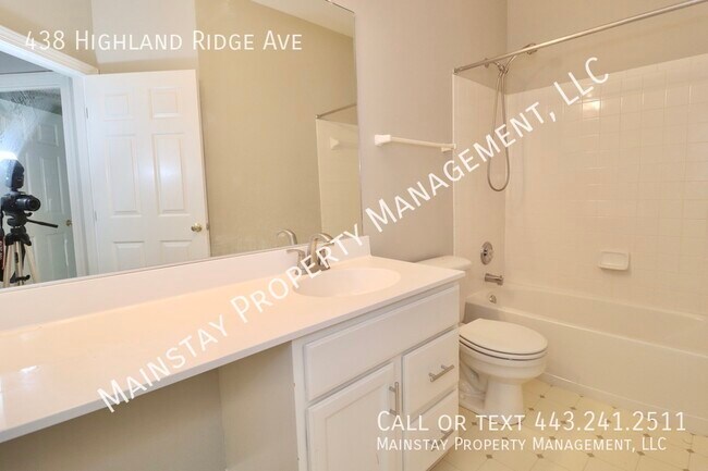 Building Photo - 438 Highland Ridge Ave